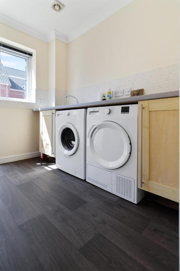 הוילה נורוויץ'' 4Br Townhouse Wbalcony Free Parking Fast Wi-Fi מראה חיצוני תמונה